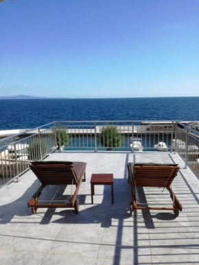 House Marina 30m from the sea
